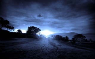 Dark road dark sky trees - godray free wallpaper