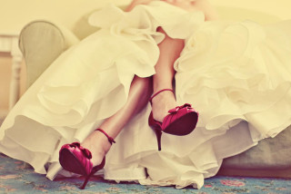 Woman white dress red shoes - red shoe free wallpaper