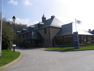 Large building clock tower flag 4 - the top of its free wallpaper