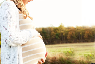 Pregnant woman white sweater striped - skirt free wallpaper