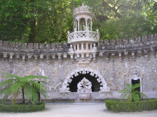 White building clock tower statue - a white building free wallpaper