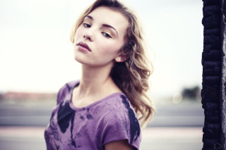 Woman long hair pole looking - a pole free wallpaper