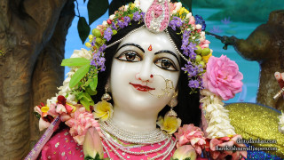 Statue woman flowers hair garland - a statue of a woman free wallpaper