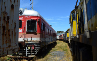 Train parked tracks field grass - the track free wallpaper