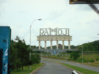 Ramon sign road building columns - basuki abdullah free wallpaper