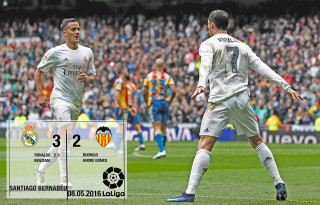 Soccer players celebrating goal stadium 2 - two soccer player free wallpaper