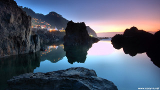 Lake mountain city sunset dawn 2 - a reflection of the water free wallpaper