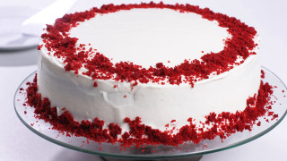 Cake red sprinkles glass plate - a cake free wallpaper for desktop