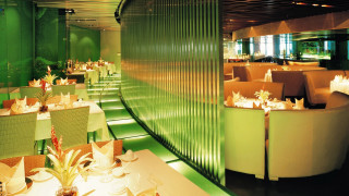 Restaurant green walls tables chairs - a restaurant free wallpaper
