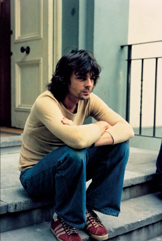 Man sitting steps house arms - a portrait free wallpaper for mobile