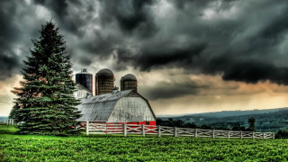 Barn tree field cloudy sky - stormy weather free wallpaper