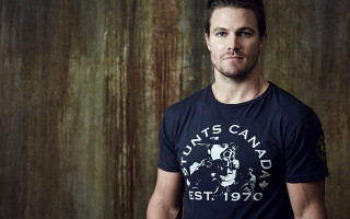 Man black shirt rusty background 2 - rusty free wallpaper