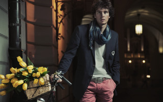 Man suit scarf bicycle flowers - a bicycle free wallpaper