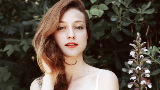 Woman flower hand bush background - leesha hannigan free wallpaper for desktop