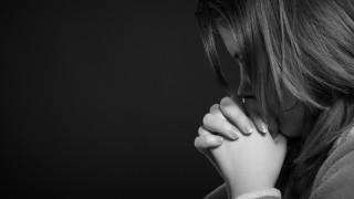 Prayer woman hands close blackwhite - close free wallpaper for desktop