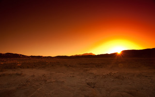 Desert sunset red sky mountains - amir zand free wallpaper