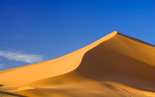 Large sand dune blue sky 2 - the desert free wallpaper