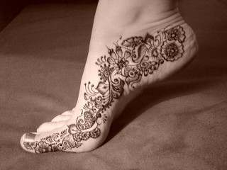 Woman feet hendike tattoo leg - a tattoo free wallpaper for desktop