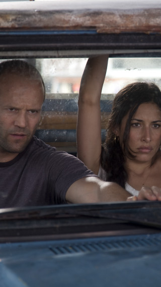 Man woman car looking distance - still free wallpaper for mobile