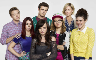 Group people white background yellow 2 - northwest free wallpaper