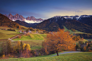 Scenic mountain valley winding road - a few house free wallpaper
