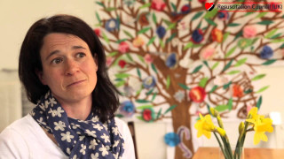 Woman scarf camera tree painted - ceri richards free wallpaper