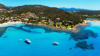 Boats water shoreline houses mountain - house free wallpaper