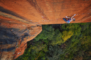 Man rock climbing cliff rope - a rock free wallpaper