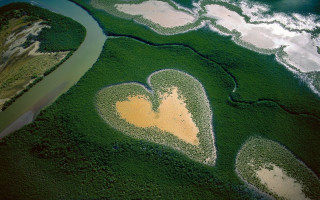 Heart shaped island water land - eric deschamps free wallpaper