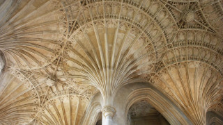 Large cathedral tall ceiling clock - christopher wren free wallpaper