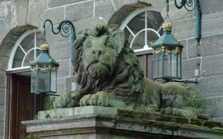 Lion statue stone building lamp - alexander johnston free wallpaper for desktop