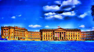 Large building flag water boat - a large building free wallpaper