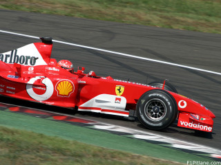 Red race car track grass 3 - a race track free wallpaper