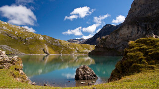 Mountain lake green hillside clouds - a mountain lake free wallpaper