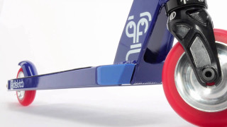 Red blue scooter black seat - a black seat free wallpaper for desktop