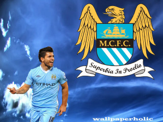 Man blue uniform running soccer - a blue sky behind free wallpaper