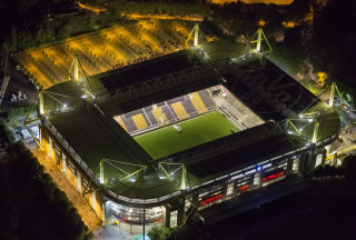 Stadium green field night lights - a green roof free wallpaper