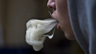 Hood flower blowing mouth spoon - a hood free wallpaper