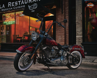 Red motorcycle restaurant mexican cuisine - a red motorcycle free wallpaper