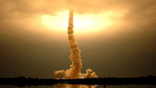 Rocket flying smoke sky sun - a rocket free wallpaper for desktop
