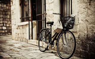 Bicycle parked building bags seat - a bicycle free wallpaper