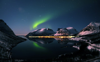 Lake green aurora light mountains - artur grottger free wallpaper for desktop