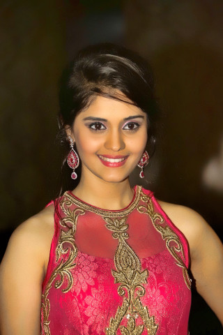 Woman red dress smiling camera 2 - bholekar srihari free wallpaper for mobile