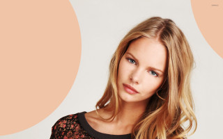 Blonde woman black top pink - a circular design free wallpaper