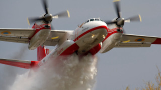 Red white plane flying smoke - wing and a propeller free wallpaper