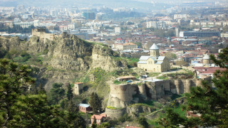 City mountain castle view below - free landscape wallpaper