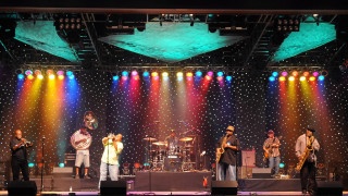 Stage performance band lighting group - dynamic free wallpaper