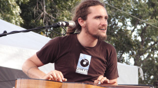 Man guitar microphone stand microphone - synthetism free wallpaper