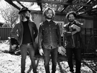 Three men yard fence building - three man free wallpaper for desktop