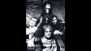 Group people posing black white - the caption free wallpaper for desktop